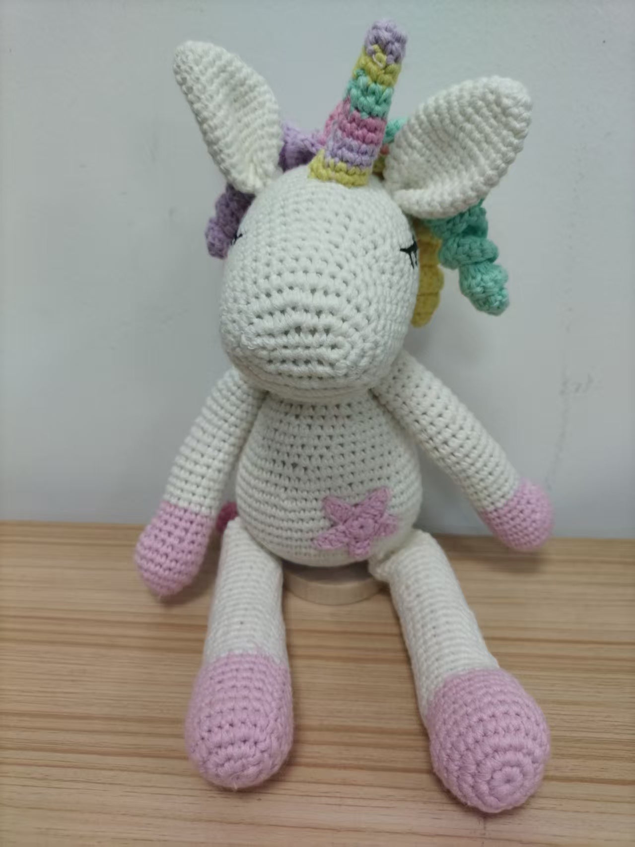 Jednorożec szydełkowy 29 cm – ręcznie robiona maskotka handmade, miękka przytulanka dla dziecka, kolorowa zabawka na prezent, dekoracja do pokoju dziecięcego