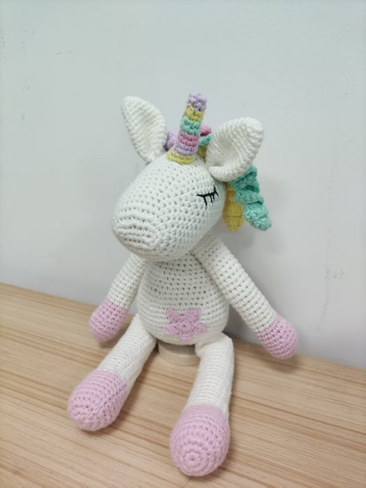 Jednorożec szydełkowy 29 cm – ręcznie robiona maskotka handmade, miękka przytulanka dla dziecka, kolorowa zabawka na prezent, dekoracja do pokoju dziecięcego